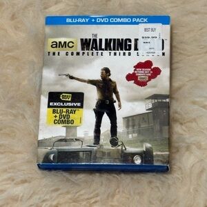 The Walking Dead Season 3 Blu-ray + DVD Combo